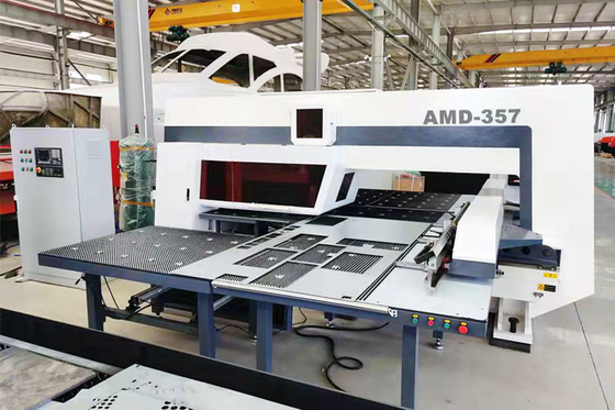 Hydraulic CNC Turret Punching Press Machine For Metal Sheet